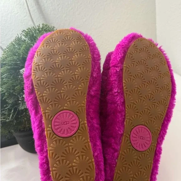 UGG Fuchsia Fluffy Sandals - Picture 6 of 6